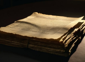 Аукционный дом продает «Звезды Давида» и документы Холокоста: этический скандал в Германии