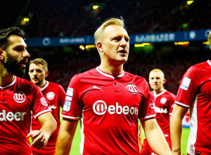 Немецкий футбольный клуб "Майнц 05" борется за выживание в Бундеслиге: мнение мэра и клубных легенд