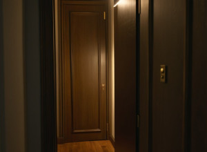 Убийство в Зюдербрарупе: 48-летняя женщина найдена зарезанной, задержан 52-летний подозреваемый