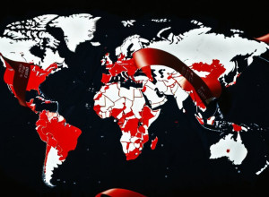 Мадонна резко раскритиковала Дональда Трампа за позицию по Всемирному дню борьбы со СПИДом