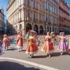 Тысячи людей и звезды на CSD в Дрездене на фоне протестов ультраправых