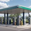 Почему автомобилисты предпочитают дорогой бензин E5 вместо более дешевого E10: в чем причина?