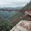 Трагедия на стройке в Германии: трое рабочих погибли при падении подъемника, полиция расследует страшную версию