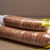 В Германии отзывают колбасу из-за пластика: Производитель предупреждает об опасности удушья