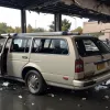 Подросток на Mercedes бежала от полиции в Германии и врезалась в автосалон, ущерб €300 тыс