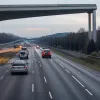 Серьезное ДТП на трассе А2 в Германии: легковушка попала под фуру, водитель ранен