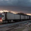 В Германии поезд врезался в грузовик на переезде: один человек в критическом состоянии, десятки пострадавших