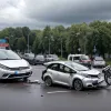 В немецком Шверте автомобиль сбил 10-летнего велосипедиста на круговом движении: ребенок легко ранен