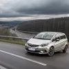 ДТП в Германии: на трассе B9 водитель наехала на части строительных лесов