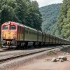 В Германии поезд Intercity экстренно затормозил из-за камней на путях