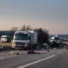 В Германии микроавтобус врезался в грузовик на трассе А23 и сгорел: водитель в реанимации