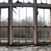 Вандалы разбили 20 окон в школе в Любеке: полиция Германии ищет свидетелей