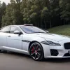 В Германии неизвестный врезался в Jaguar на парковке отеля и скрылся