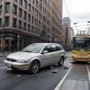 В Штутгарте автомобиль столкнулся с трамваем: пострадала водитель, ущерб 50 тысяч евро