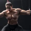 Секрет сильных плеч: Как Мишель Хунцикер добивается впечатляющей формы