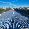 Мировой рекорд: Во французском городе собралось более 3000 "Смурфов"