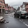 В Германии пьяный водитель протаранил фонарь и забор: полиция ведет расследование