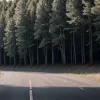 Курьезное ДТП в Чехии: Отцепившийся прицеп сбил пешехода на пустой дороге (ВИДЕО)