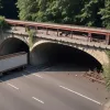 ДТП в Германии: Грузовик врезался в железнодорожный мост, водитель пострадал