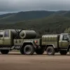 Немецкий политик привез в Киев помощь: Грузовики и внедорожники вместо ракет Taurus