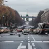 В Берлине 20-летний водитель сбил пожилую пару на переходе: пенсионеры в критическом состоянии