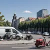 В Берлине фургон сбил 67-летнего велосипедиста: пострадавший в больнице