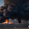 Огромный пожар на картофельной фабрике в Германии: дым виден за километры, есть пострадавший