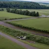 Мотоциклист врезался в знаки и улетел в кювет в немецком Сельме