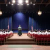 Линда Евангелиста на редких семейных фото: модель празднует выпускной сына Огюстена