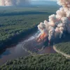 Крупный лесной пожар в Германии: 130 пожарных борются с огнем у озера Мёнезее