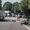 В Германии мотоциклист сбил 14-летнюю девочку на тротуаре: тяжелые травмы, водитель задержан