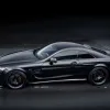 В Германии Mercedes-AMG "пролетел" через дорогу и рухнул на парковку: трое пострадавших, полиция подозревает гонки