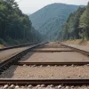 В Германии дети играли на железнодорожных путях: поезд наехал на камни и зонт