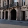 В Кёльне лже-курьер ограбил квартиру, угрожая ножом: полиция ищет свидетелей