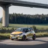 ДТП в Штутгарте: Женщина на Opel врезалась в отбойник, есть пострадавшая