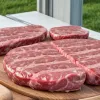 Опасность в летнюю жару: Сколько можно держать мясо и продукты вне холодильника?