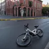 В Германии водитель Mercedes сбил велосипедиста после ссоры и скрылся: полиция ищет пожилого мужчину