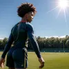 Фанаты удивлены: почему звезда BVB Паскаль Гросс играет в жару в длинном рукаве?
