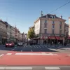 Опасный инцидент в Гельнгаузене: Водитель Mazda проехала на красный свет, едва не сбив мать с ребенком