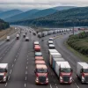 Масштабная пробка на автобане A8 в Германии: сломавшиеся фуры парализовали движение