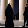 Королева Нидерландов Максима удивила выражением лица на фотосессии с Трампом
