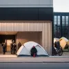 Ажиотаж в Берлине: Сотни людей ночуют у нового магазина ради фигурок Labubus
