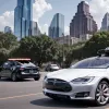 Проблемный старт роботакси Tesla: Резкие торможения, выезды на встречку и расследование властей США