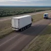 Полиция Техаса остановила грузовик: Нелегальные иммигранты найдены спрятанными в сене