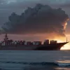 Трое моряков погибли при атаке хуситов на грузовое судно в Красном море