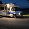 В США пьяная пара занималась сексом за рулем угнанного автодома