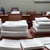 Скандал с масками в Германии: Министерство обвиняет автора отчета в лжи, а дело Шпана становится "страннее"