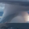 Природное чудо: Гигантский водяной смерч закружил у острова Рюген в Балтийском море