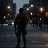Национальная гвардия США с боевым оружием патрулирует Вашингтон для борьбы с преступностью, вызвав споры