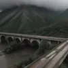 Мост на Сицилии начал разрушаться прямо под колесами автомобилей во время ливня